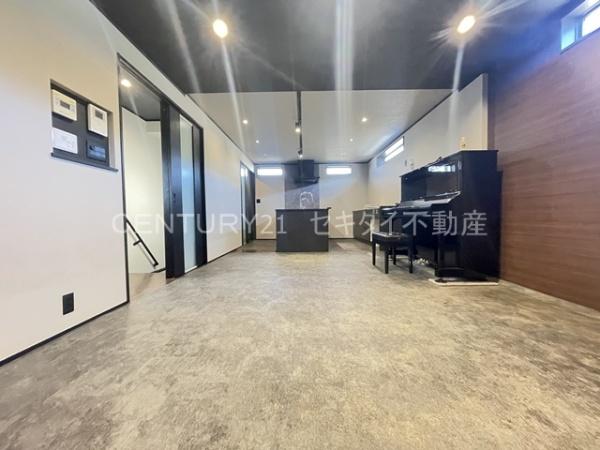 服部川2丁目ガレージ付き戸建て