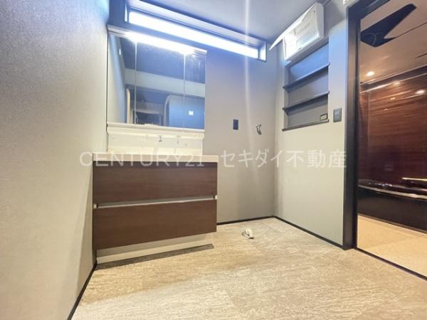 服部川2丁目ガレージ付き戸建て