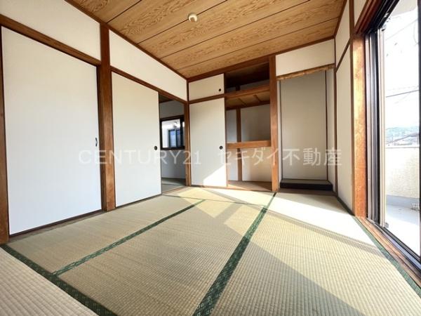 松山町1丁目ガレージ付き貸家