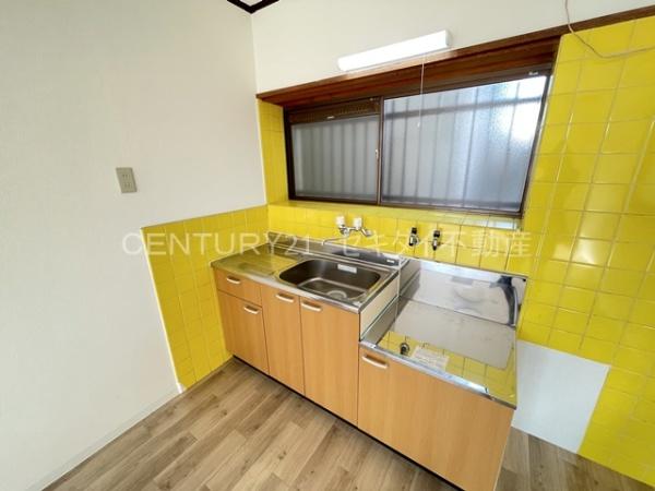 松山町1丁目ガレージ付き貸家