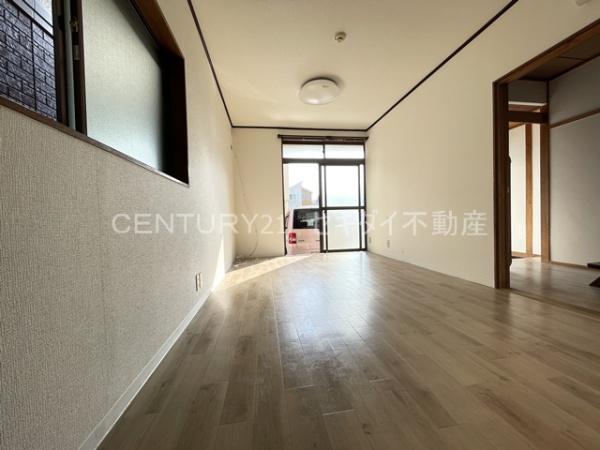 松山町1丁目ガレージ付き貸家