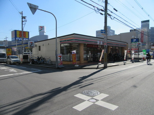 ルミエール八尾２(セブンイレブン八尾光町1丁目店)