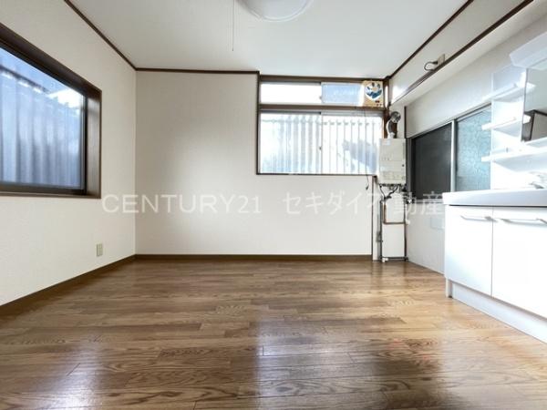 安中町4丁目貸家