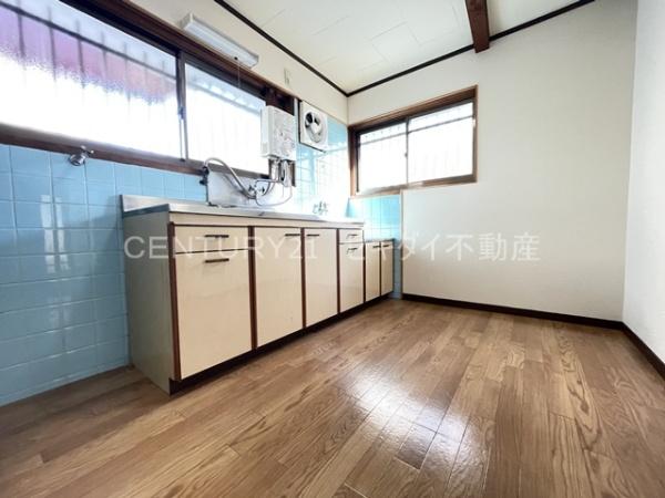 安中町4丁目貸家