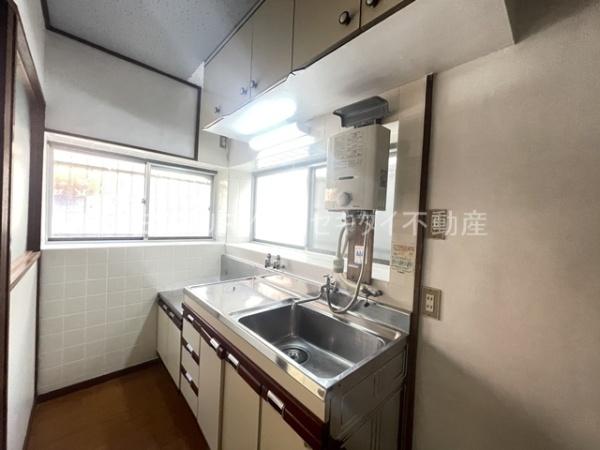 西山本町5丁目貸家