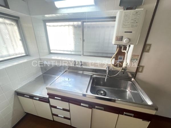 西山本町5丁目貸家