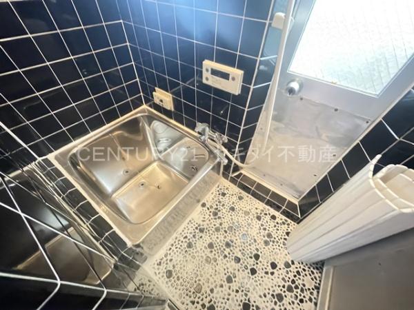 西山本町5丁目貸家