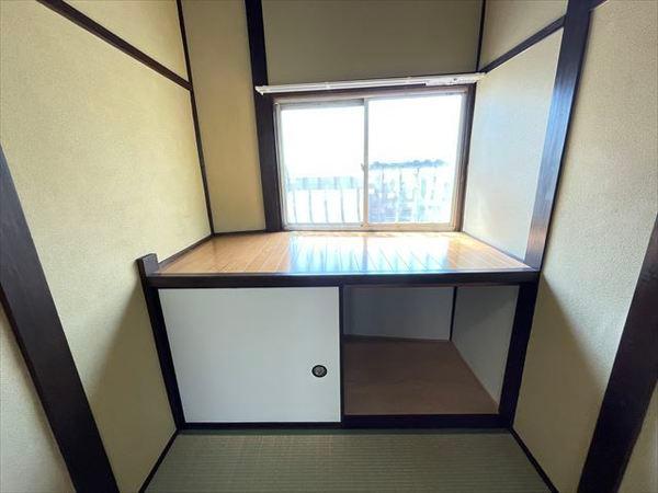 山本町北8丁目貸家（屋内バイク置場有り）