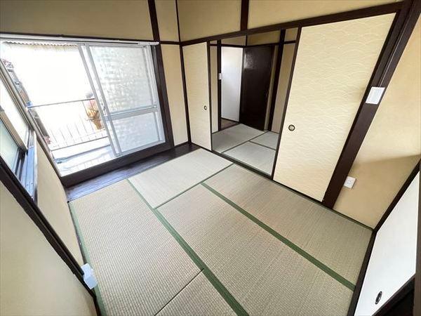 山本町北8丁目貸家（屋内バイク置場有り）