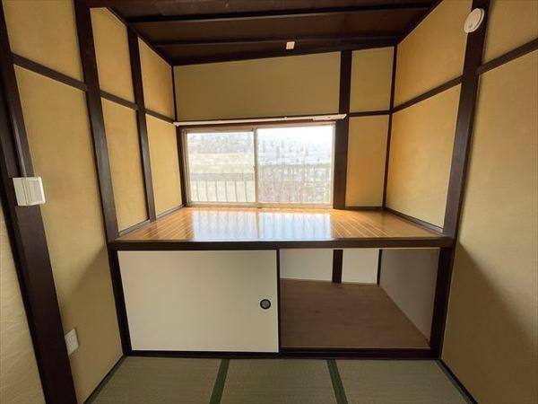山本町北8丁目貸家（屋内バイク置場有り）