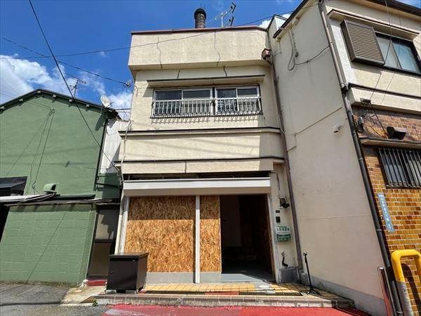 山本町北8丁目貸家（屋内バイク置場有り）