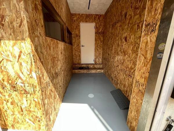 山本町北8丁目貸家（屋内バイク置場有り）