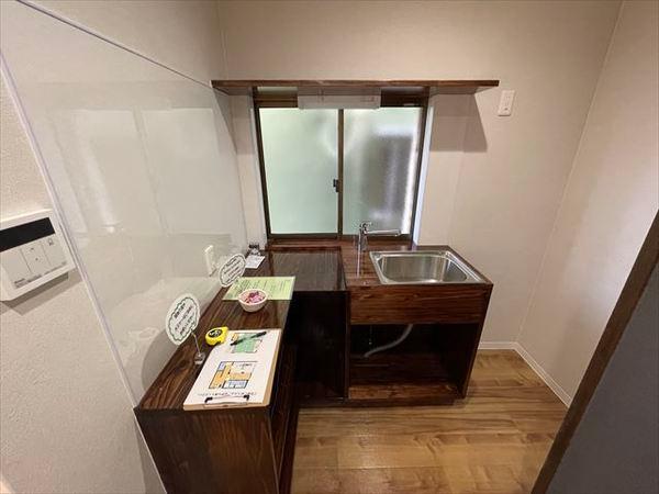 山本町北8丁目貸家（屋内バイク置場有り）