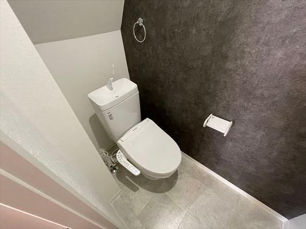 山本町北8丁目貸家（屋内バイク置場有り）