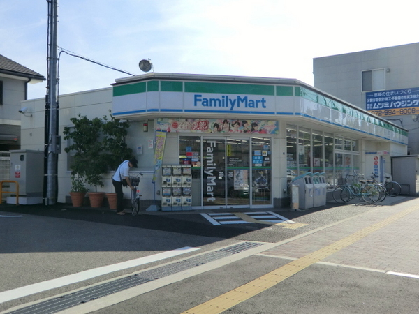 レジデンス八楽(ファミリーマート八尾南本町一丁目店)
