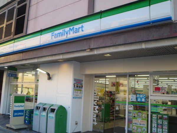 D-ROOM八尾市東本町3丁目(ファミリーマート近鉄八尾駅前店)