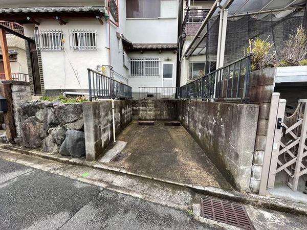 黒谷2丁目戸建て（ガレージ付き）