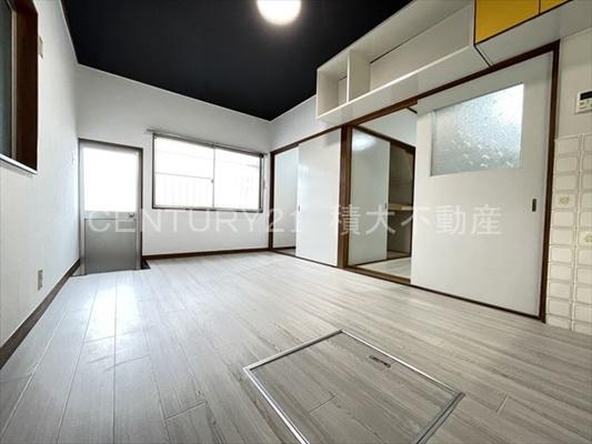 黒谷2丁目戸建て（ガレージ付き）