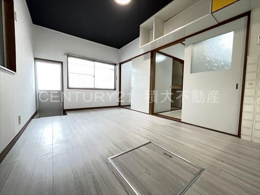 黒谷2丁目戸建て（ガレージ付き）