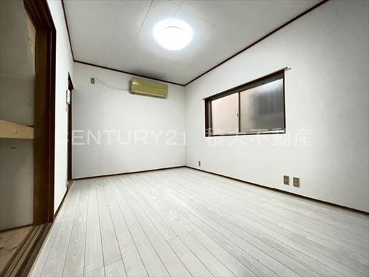 黒谷2丁目戸建て（ガレージ付き）