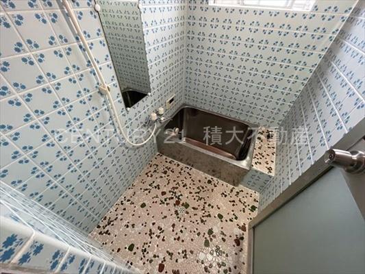 黒谷2丁目戸建て（ガレージ付き）
