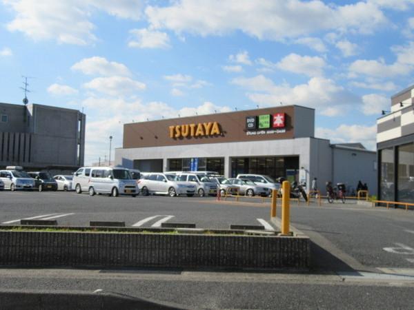 八尾木１丁目テラスハウス(TSUTAYA八尾老原店)