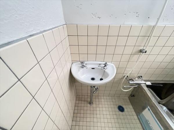 八尾市南本町４丁目の貸家