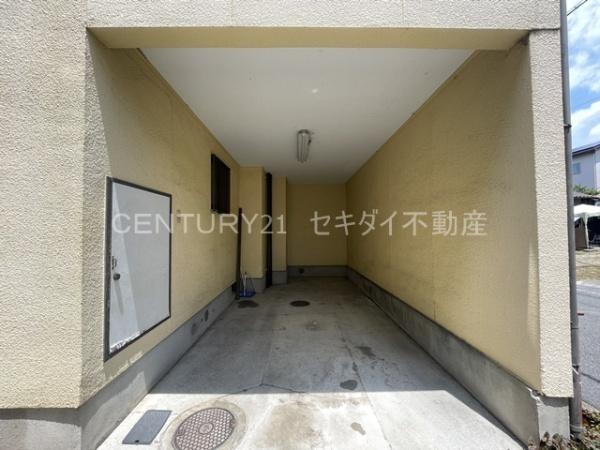 柏原市今町2丁目戸建て（屋上・ガレージ付き）