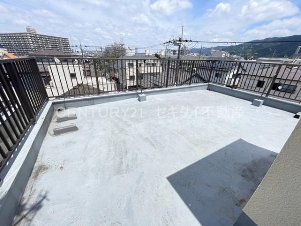 柏原市今町2丁目戸建て（屋上・ガレージ付き）