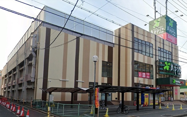 バッジ　トモイ　エスト6(食品館アプロ友井店)