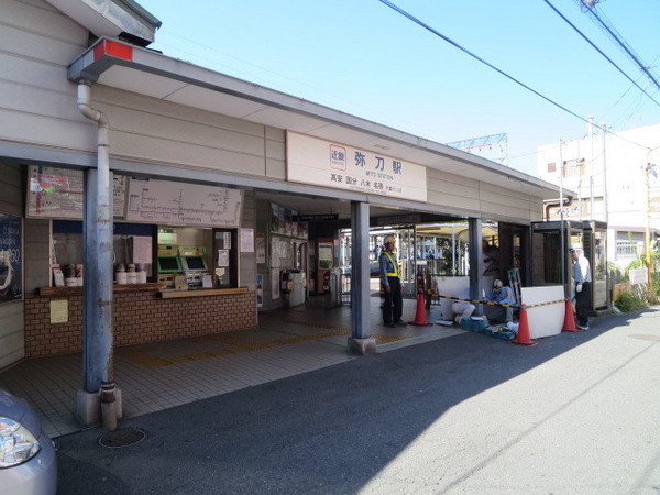 バッジ　トモイ　エスト6(弥刀駅(近鉄大阪線))