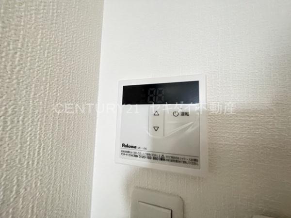 バッジ　トモイ　エスト6