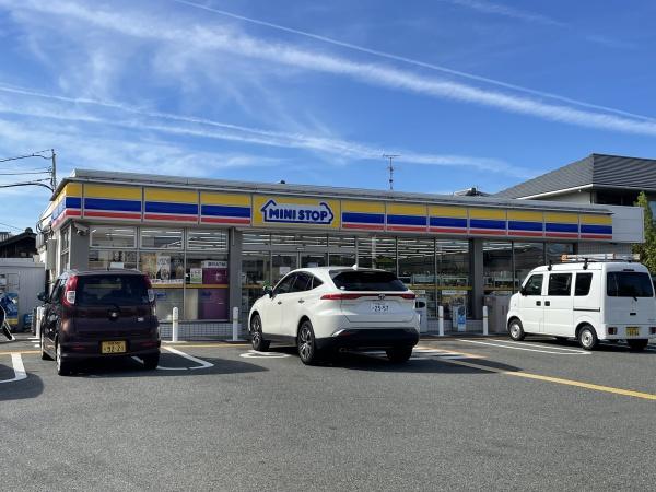 トリシアノーステラス(ミニストップ八尾太田店)