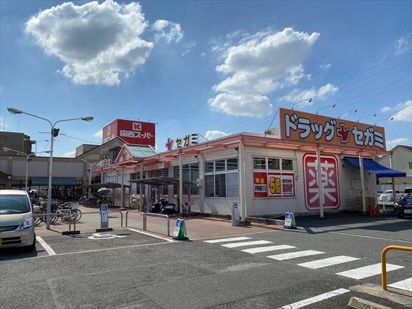 西岡ハイツ(ドラッグセガミ旭ヶ丘店)