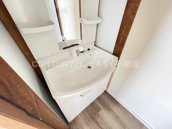 高安町北5丁目テラスハウス