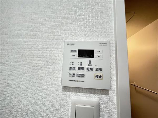 バッジ　トモイ　エスト5