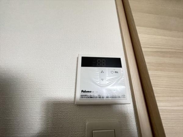 バッジ　トモイ　エスト5