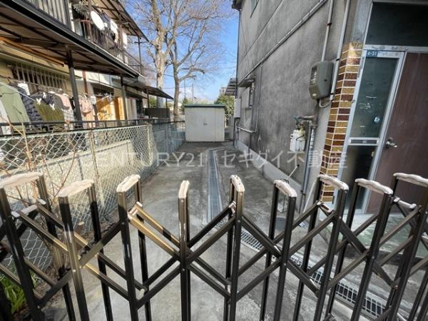 久宝寺５丁目ガレージ付き戸建て