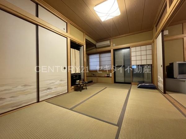 福万寺町南2丁目ガレージ付戸建て