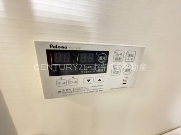 ユニヴァリィ　ソーエ