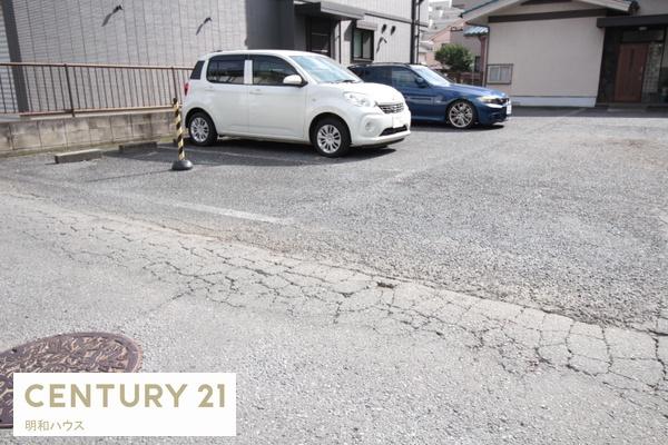 ロイヤルM&I(駐車場)