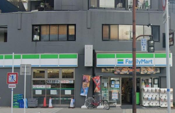 大阪市西区本田2丁目のマンション(ファミリーマート九条みなと通店)