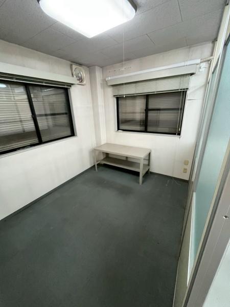 西条市飯岡一棟事務所