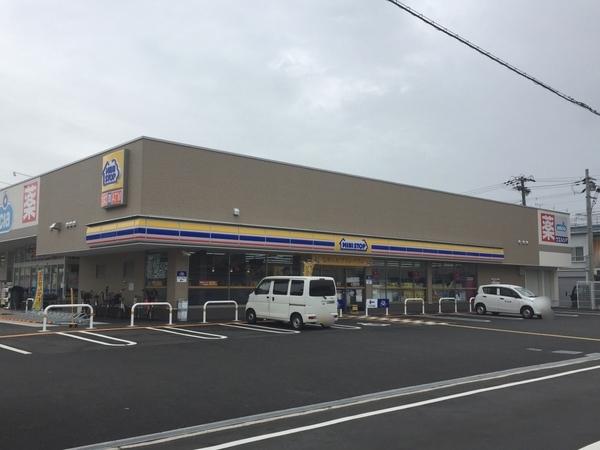 ロータスハイツ(ミニストップ平野瓜破西店)