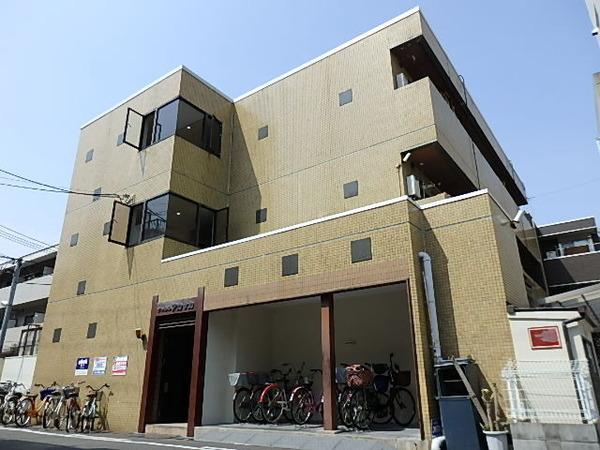 シャルルアカサカ