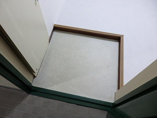 シャルルアカサカ