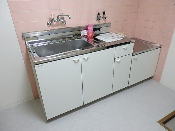 シャルルアカサカ