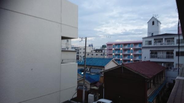 シャルルアカサカ