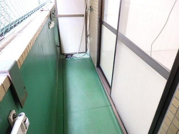 シャルルアカサカ