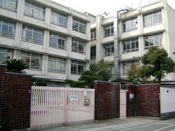東長居団地(大阪市立苅田北小学校)